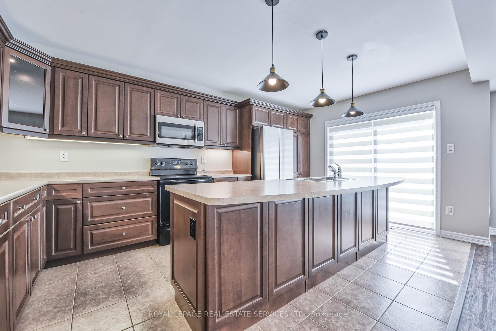 Photo 13 of 1020 Diefenbaker Street, Milton, Willmott — HOMEH