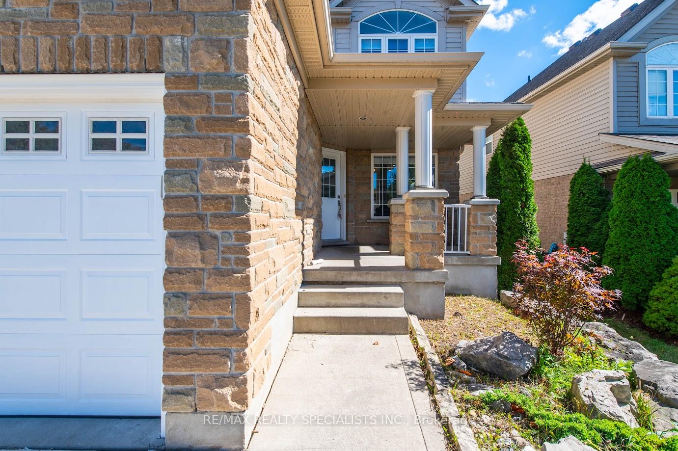 Photo 3 of 92 Pebblecreek Drive, Kitchener, Grand River South — HOMEH