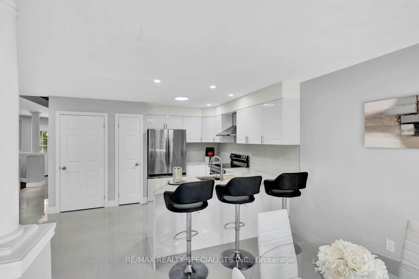 Photo 17 of 92 Pebblecreek Drive, Kitchener, Grand River South — HOMEH