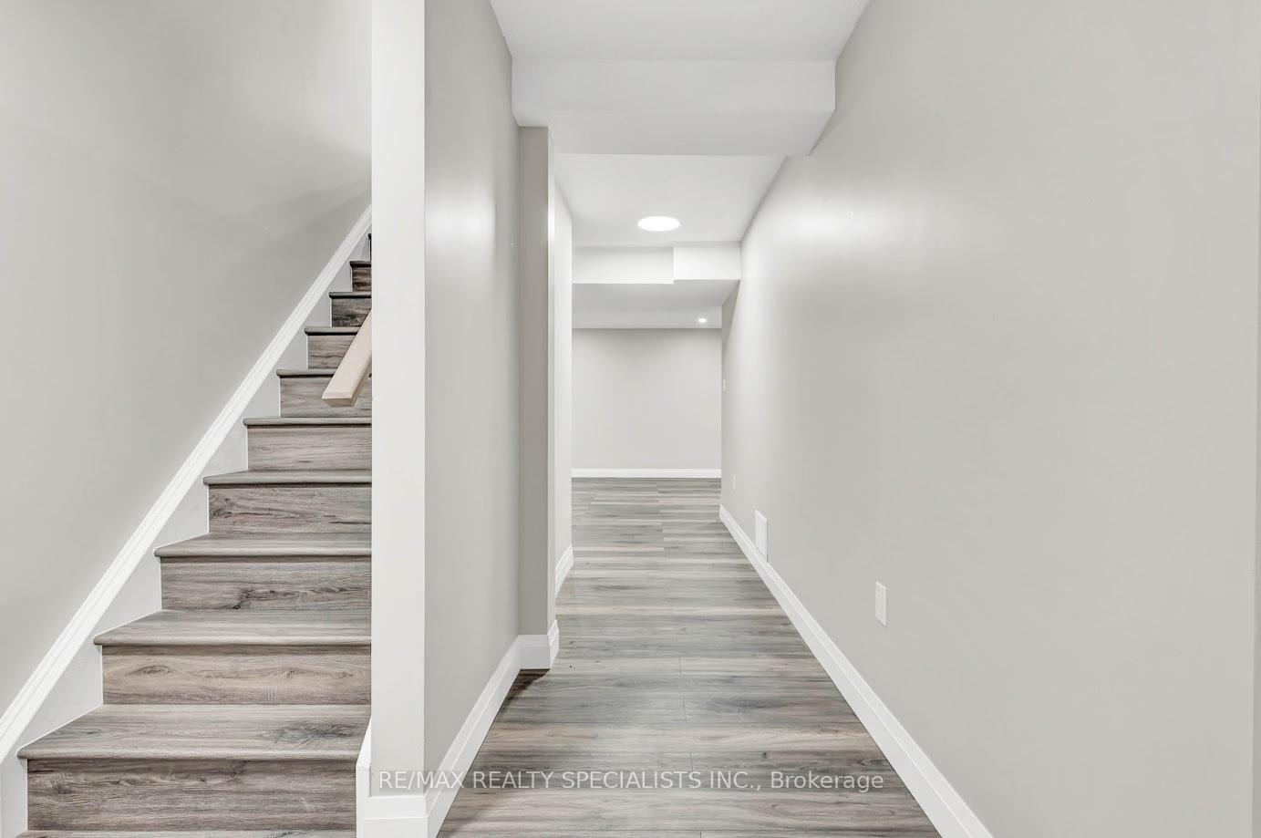 Photo 34 of 92 Pebblecreek Drive, Kitchener, Grand River South — HOMEH