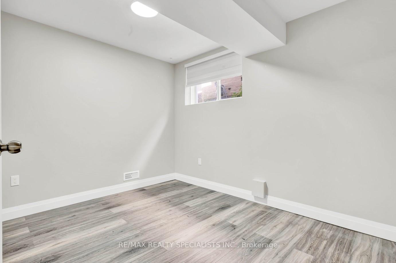 Photo 37 of 92 Pebblecreek Drive, Kitchener, Grand River South — HOMEH
