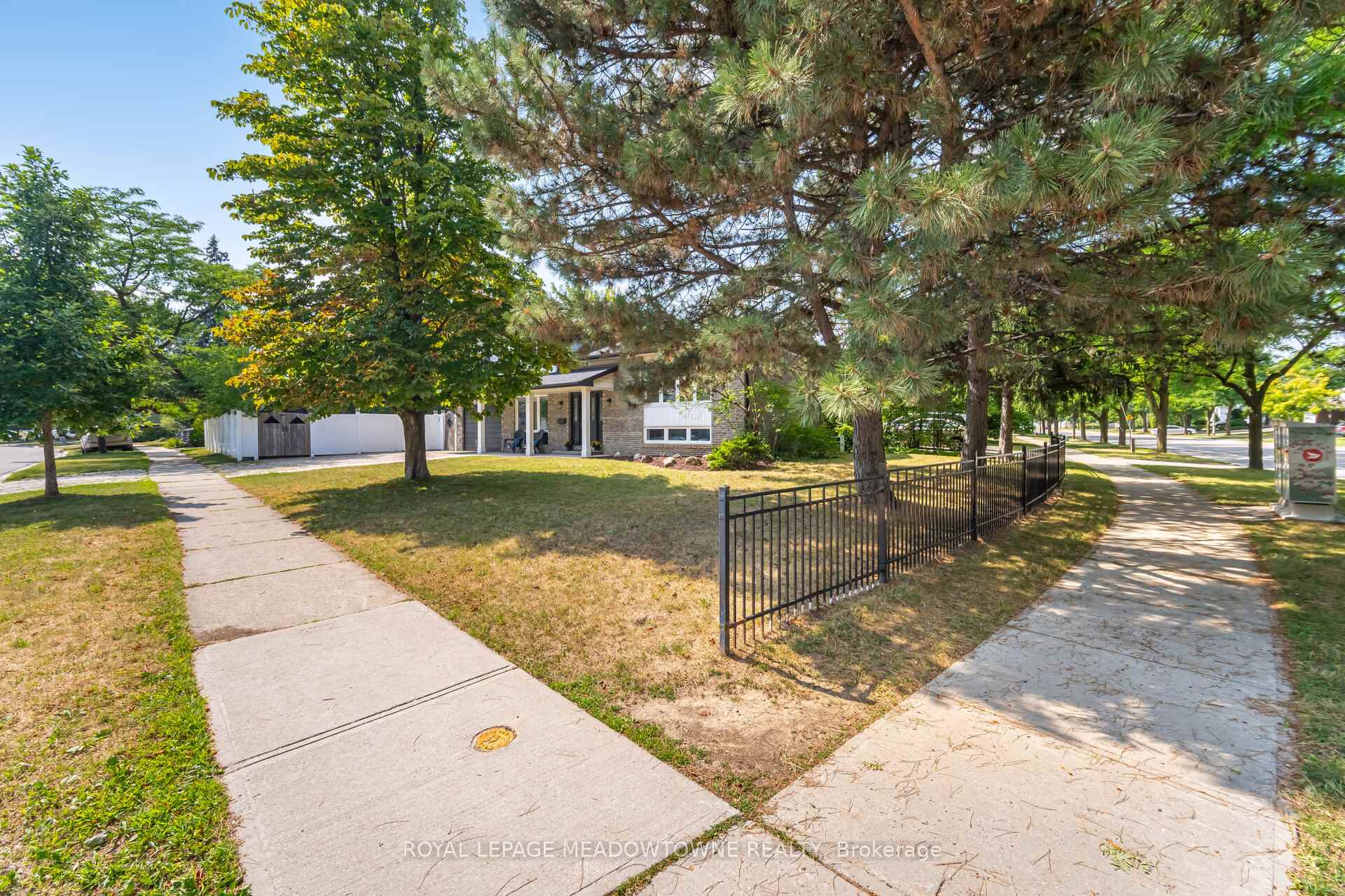 Photo 4 of 653 Joyce Boulevard, Milton, Dorset Park — HOMEH