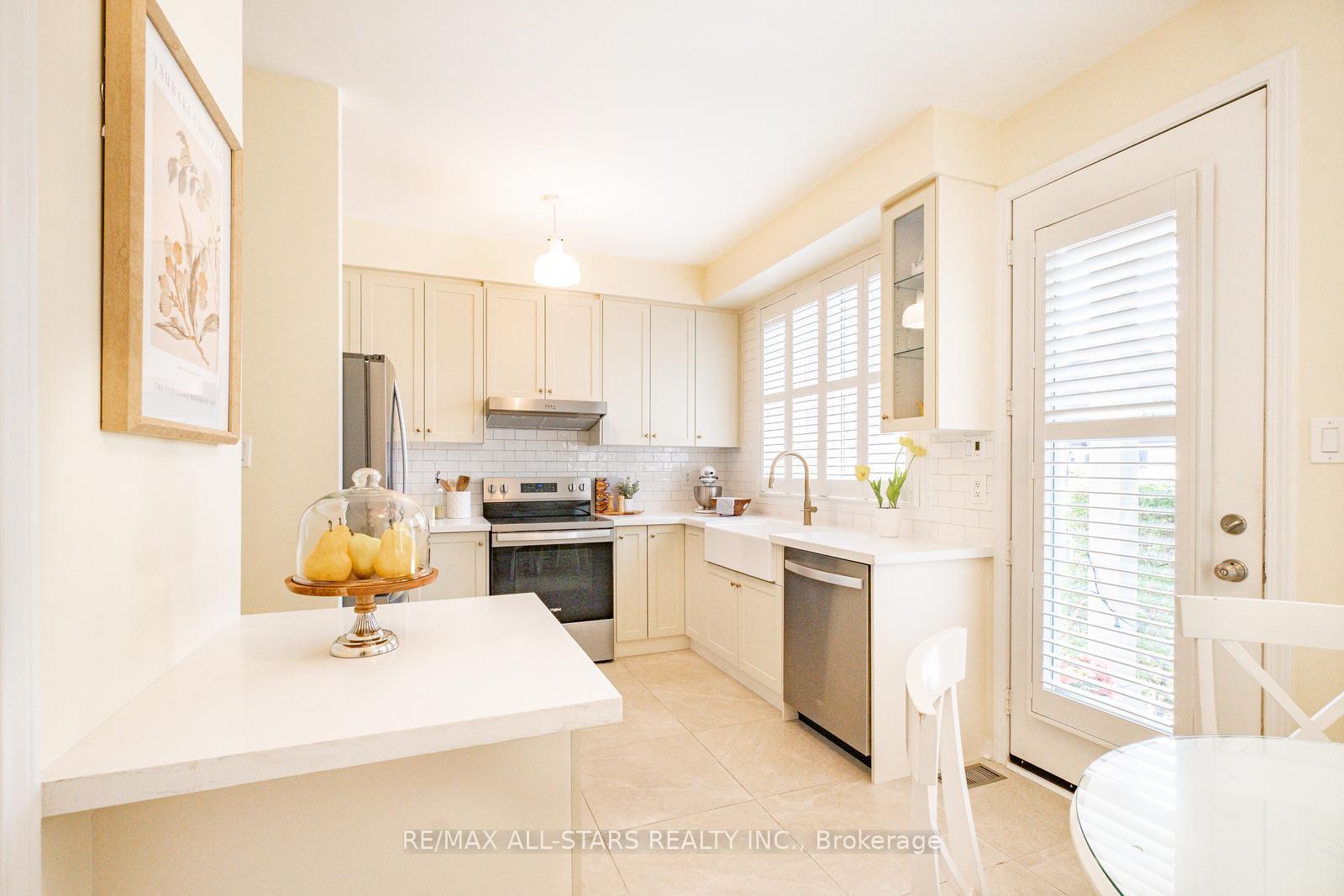 Photo 19 of 107 White's Hill Avenue, Markham, Cornell — HOMEH