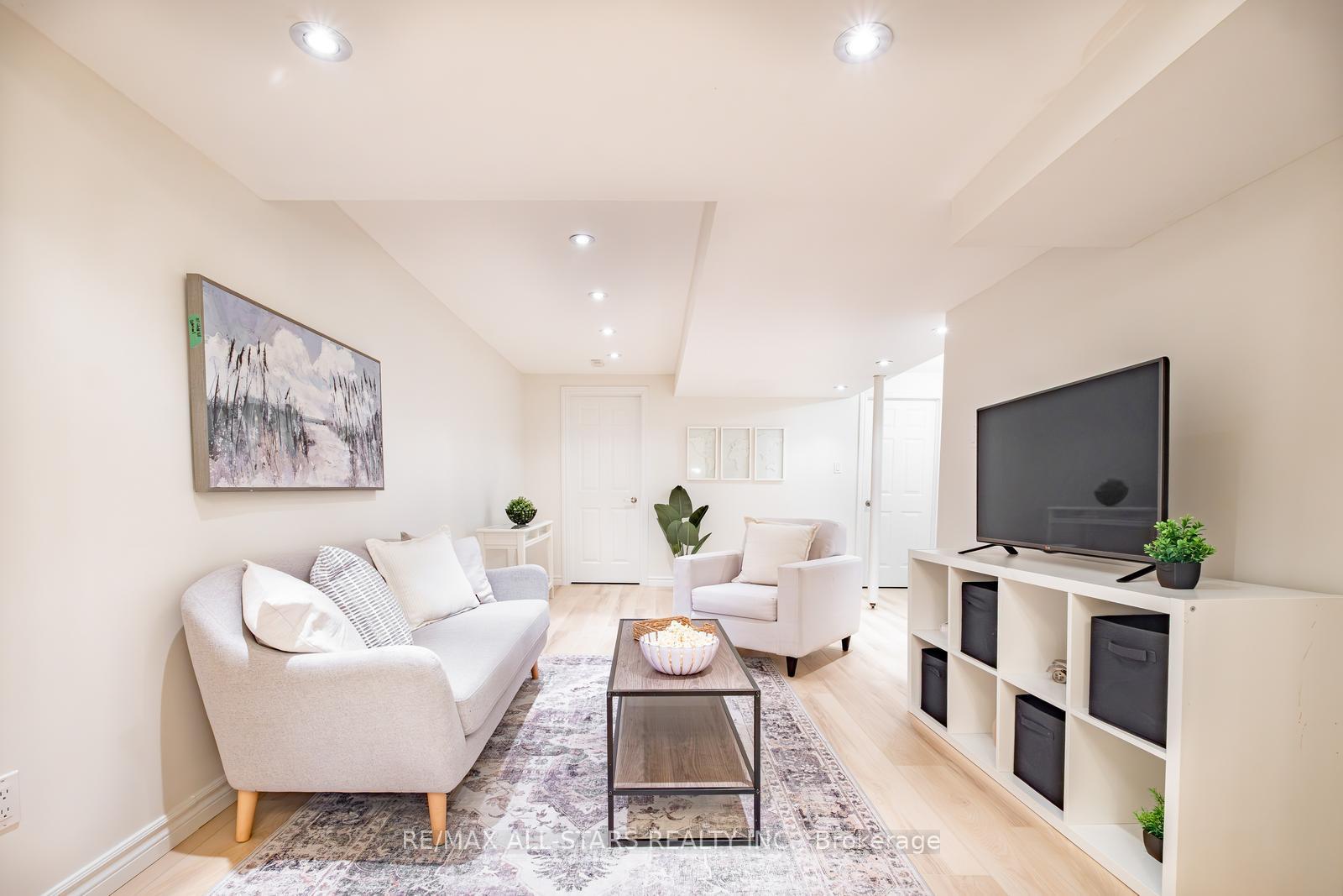 Photo 37 of 107 White's Hill Avenue, Markham, Cornell — HOMEH