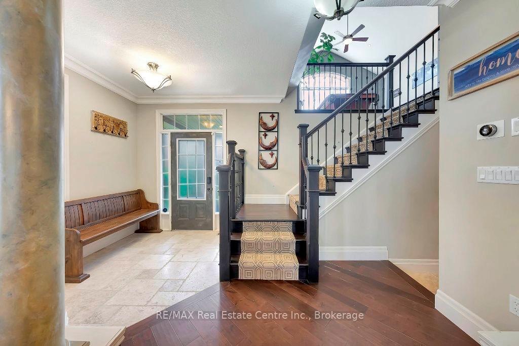 Photo 3 of 16 Woodsmere Drive, Kitchener — HOMEH