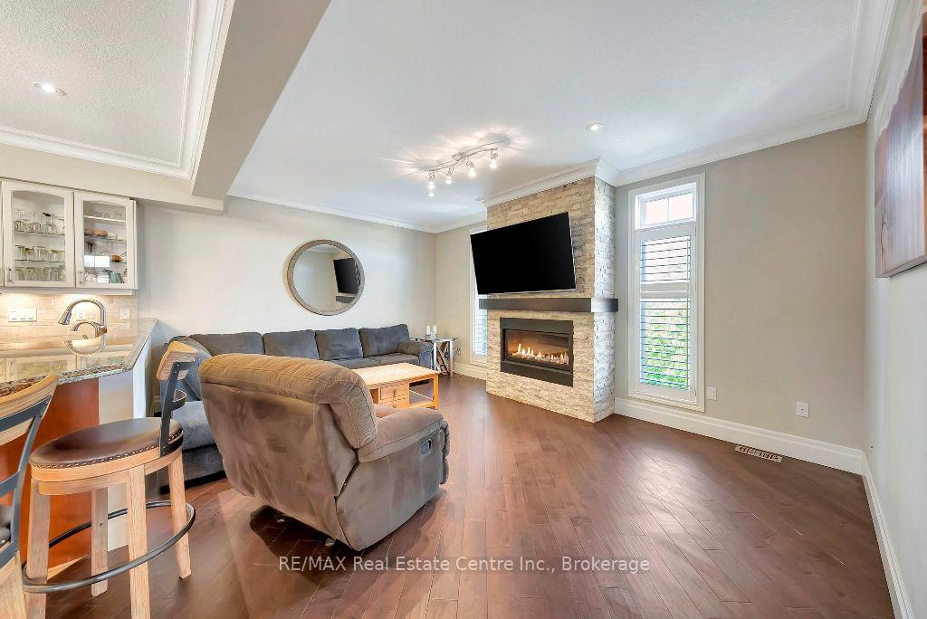 Photo 6 of 16 Woodsmere Drive, Kitchener — HOMEH