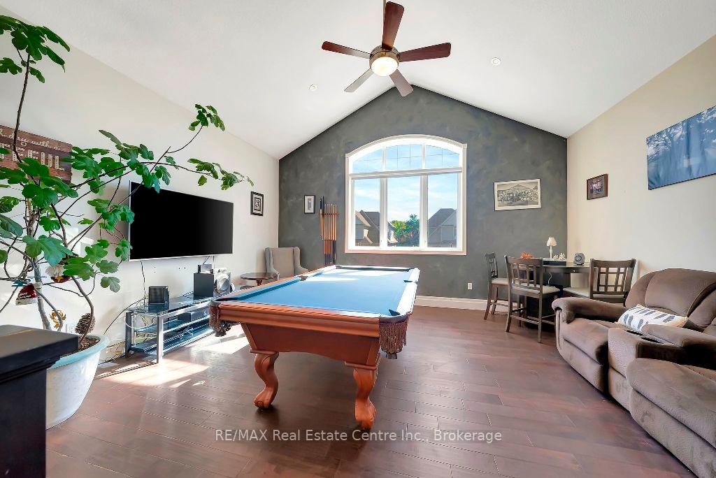 Photo 10 of 16 Woodsmere Drive, Kitchener — HOMEH