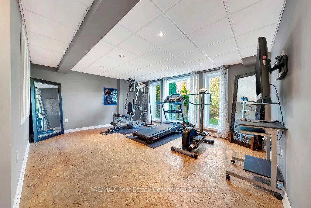 Photo 17 of 16 Woodsmere Drive, Kitchener — HOMEH