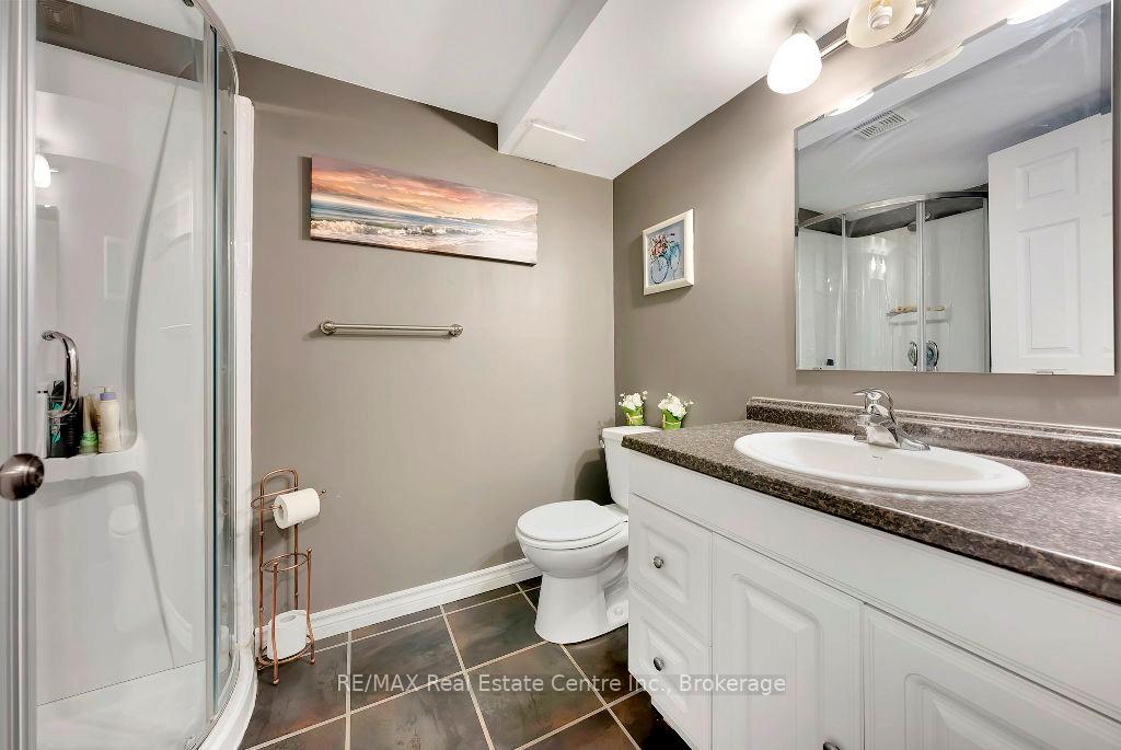 Photo 19 of 16 Woodsmere Drive, Kitchener — HOMEH