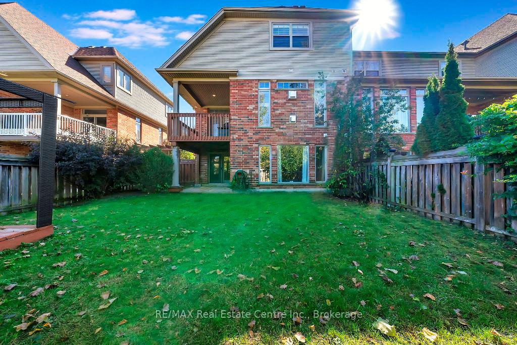Photo 20 of 16 Woodsmere Drive, Kitchener — HOMEH