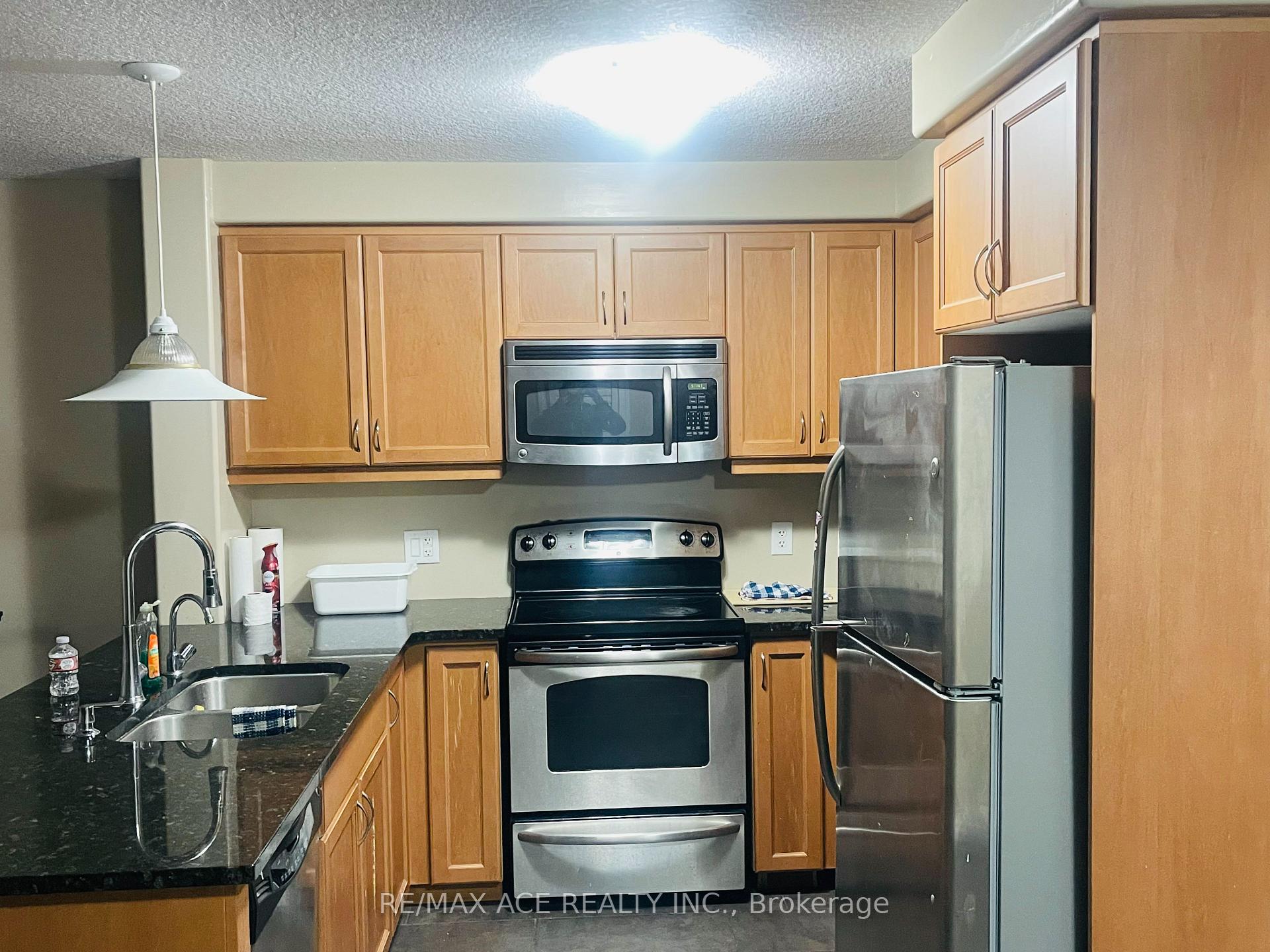 Photo 7 of 122 Rochefort Street, Kitchener — HOMEH