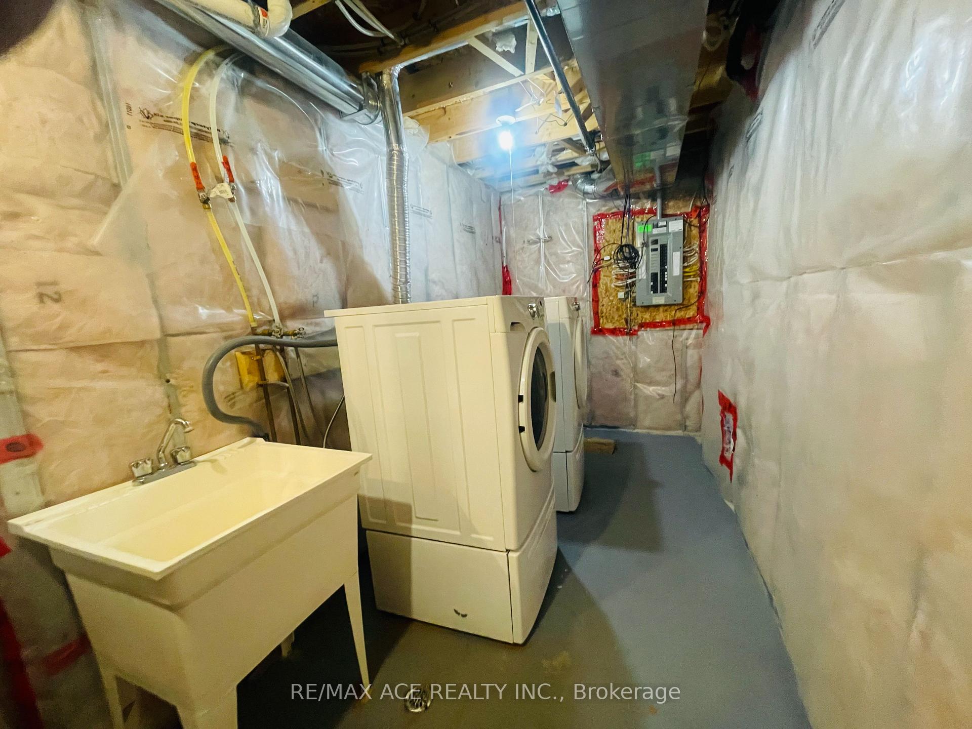 Photo 21 of 122 Rochefort Street, Kitchener — HOMEH