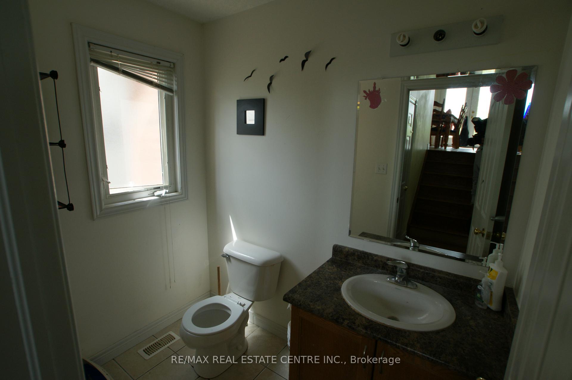 Photo 4 of 10 Doll Court, Kitchener, Laurentian Hills/Country Hills W — HOMEH