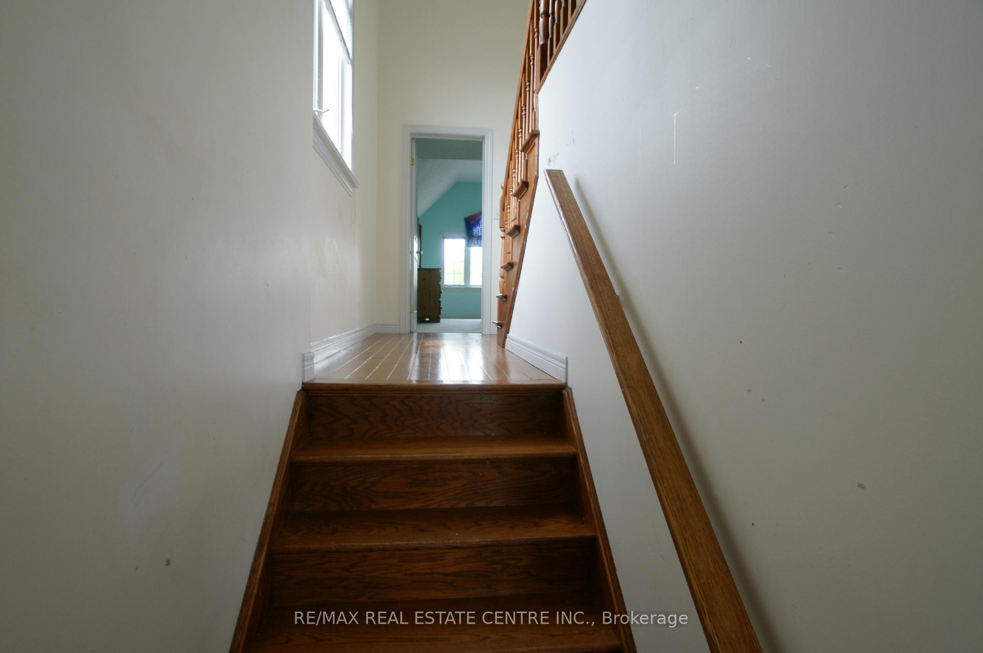 Photo 7 of 10 Doll Court, Kitchener, Laurentian Hills/Country Hills W — HOMEH