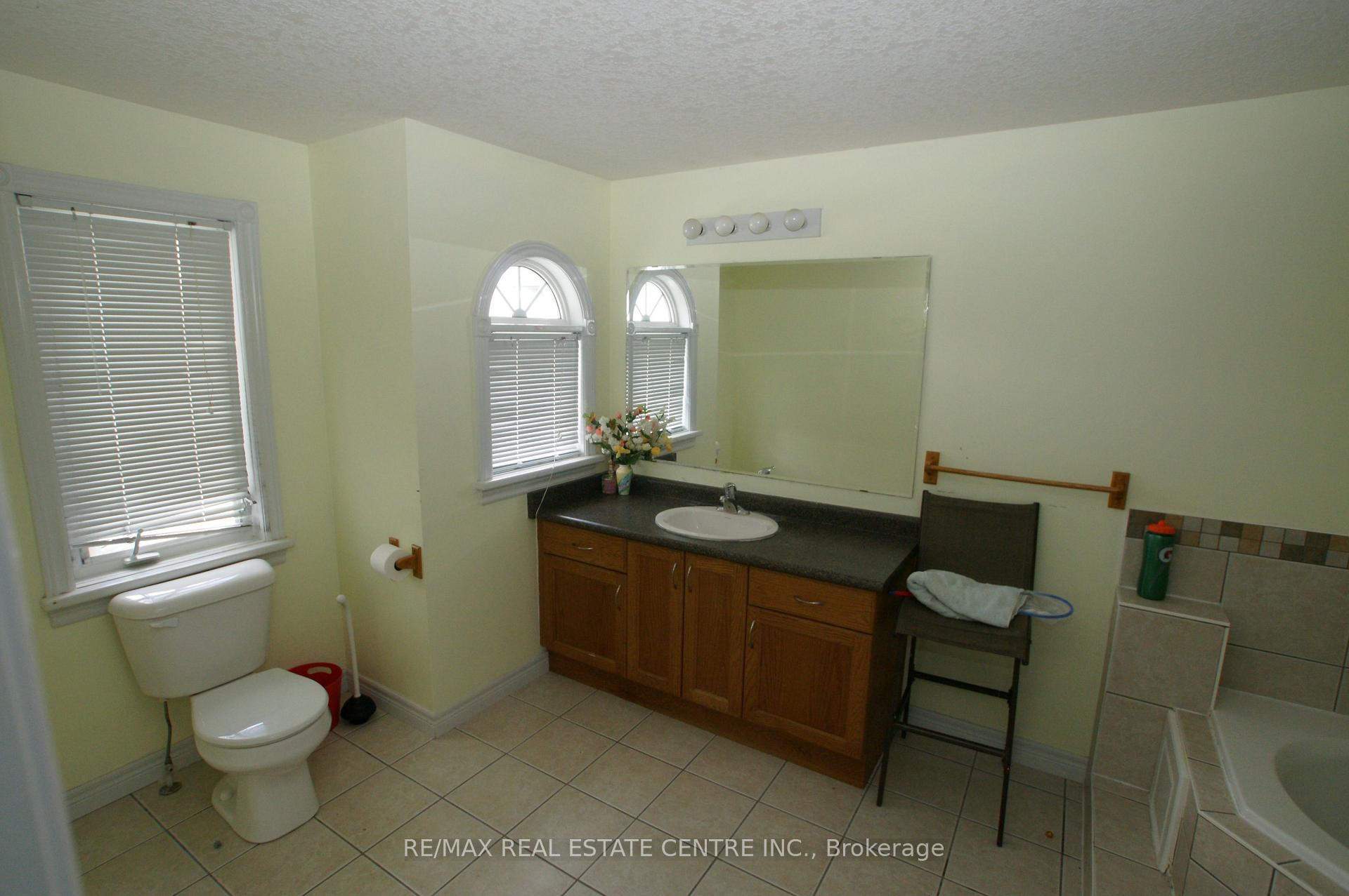 Photo 9 of 10 Doll Court, Kitchener, Laurentian Hills/Country Hills W — HOMEH