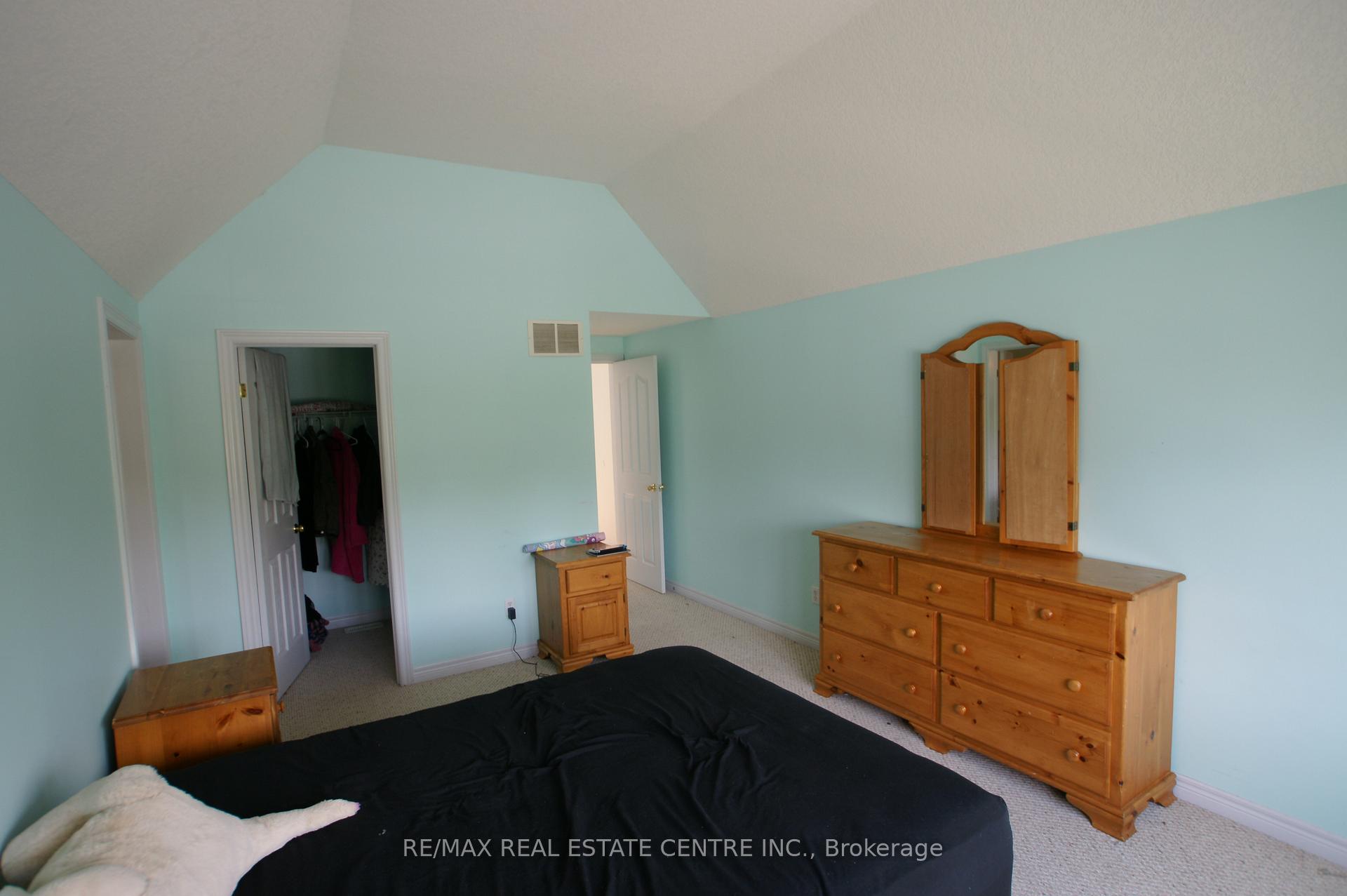 Photo 12 of 10 Doll Court, Kitchener, Laurentian Hills/Country Hills W — HOMEH
