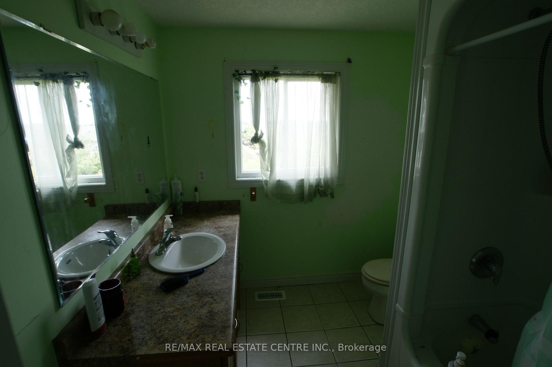 Photo 14 of 10 Doll Court, Kitchener, Laurentian Hills/Country Hills W — HOMEH