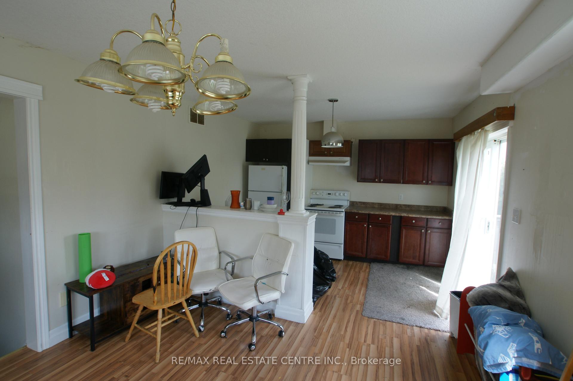 Photo 16 of 10 Doll Court, Kitchener, Laurentian Hills/Country Hills W — HOMEH
