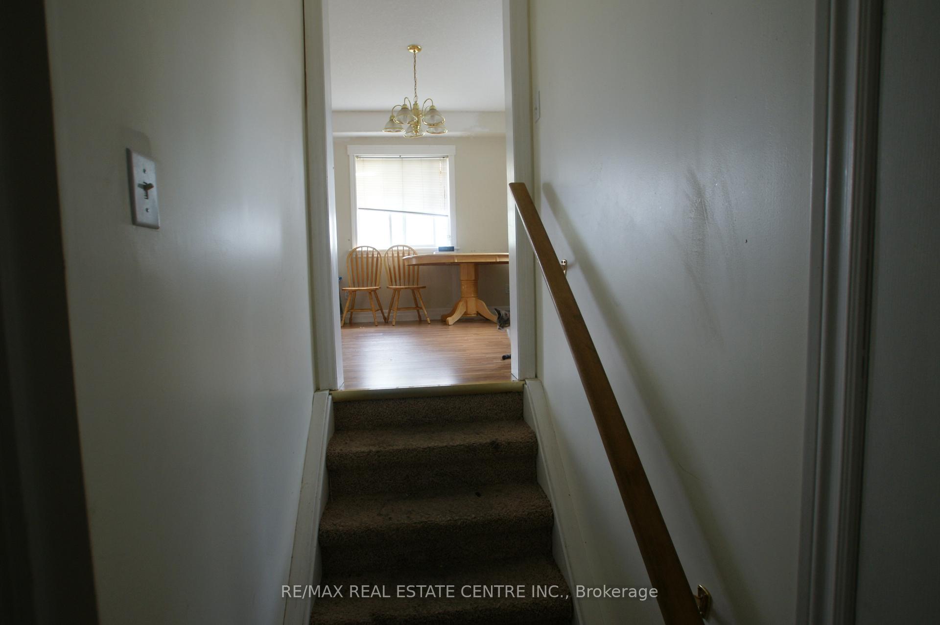 Photo 17 of 10 Doll Court, Kitchener, Laurentian Hills/Country Hills W — HOMEH