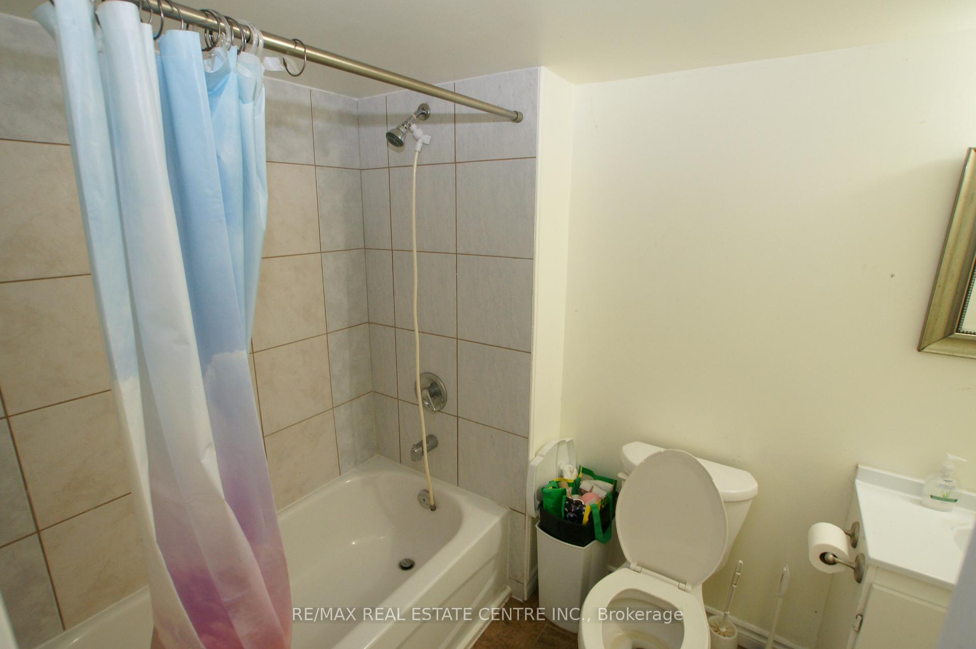 Photo 18 of 10 Doll Court, Kitchener, Laurentian Hills/Country Hills W — HOMEH