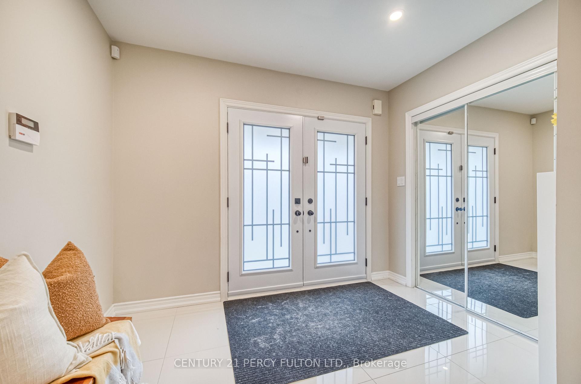 Photo 4 of 69 Ray Street, Markham, Village Green-South Unionville — HOMEH