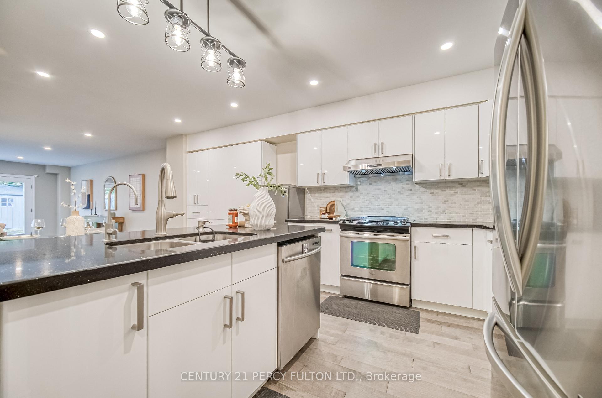 Photo 8 of 69 Ray Street, Markham, Village Green-South Unionville — HOMEH