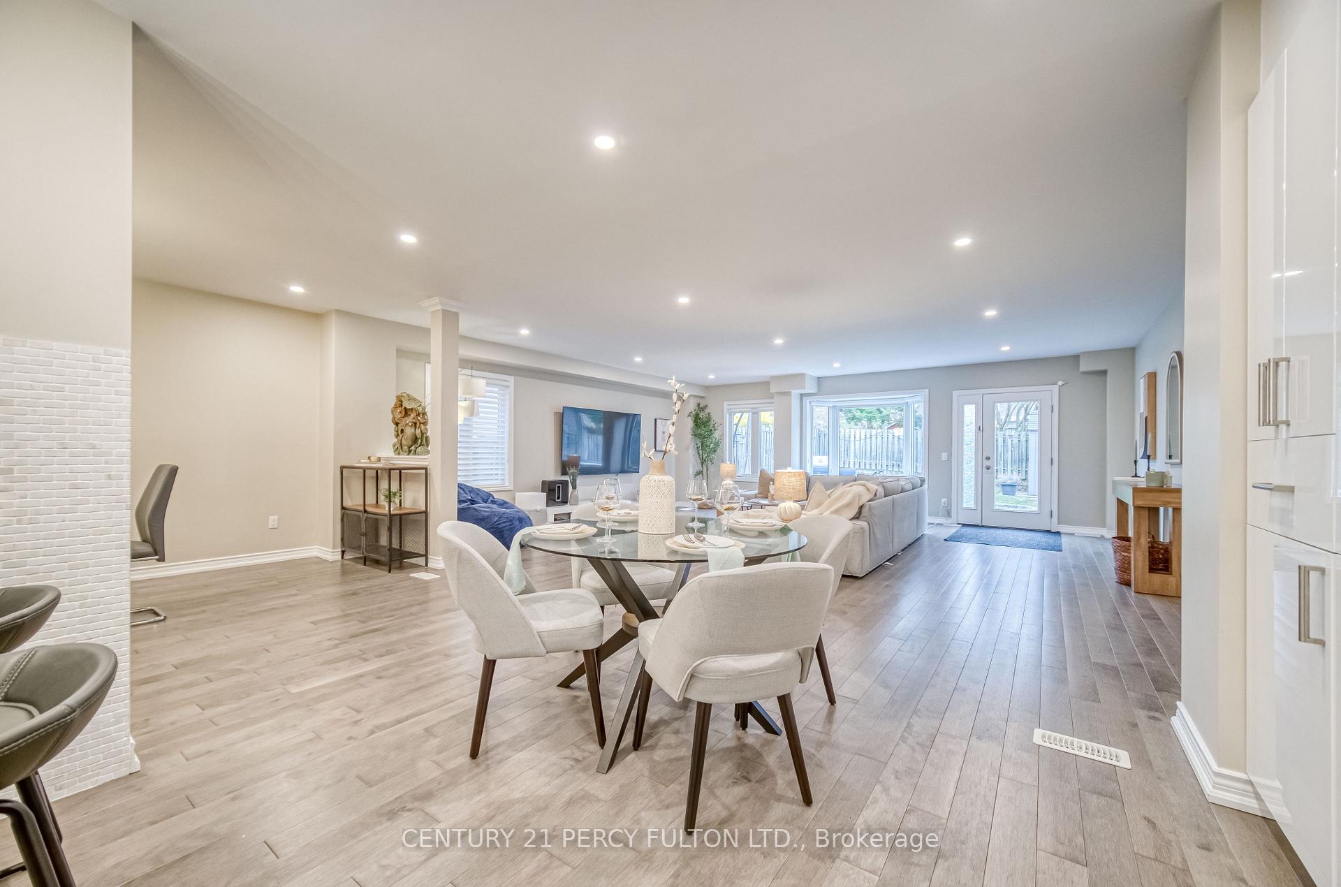 Photo 10 of 69 Ray Street, Markham, Village Green-South Unionville — HOMEH