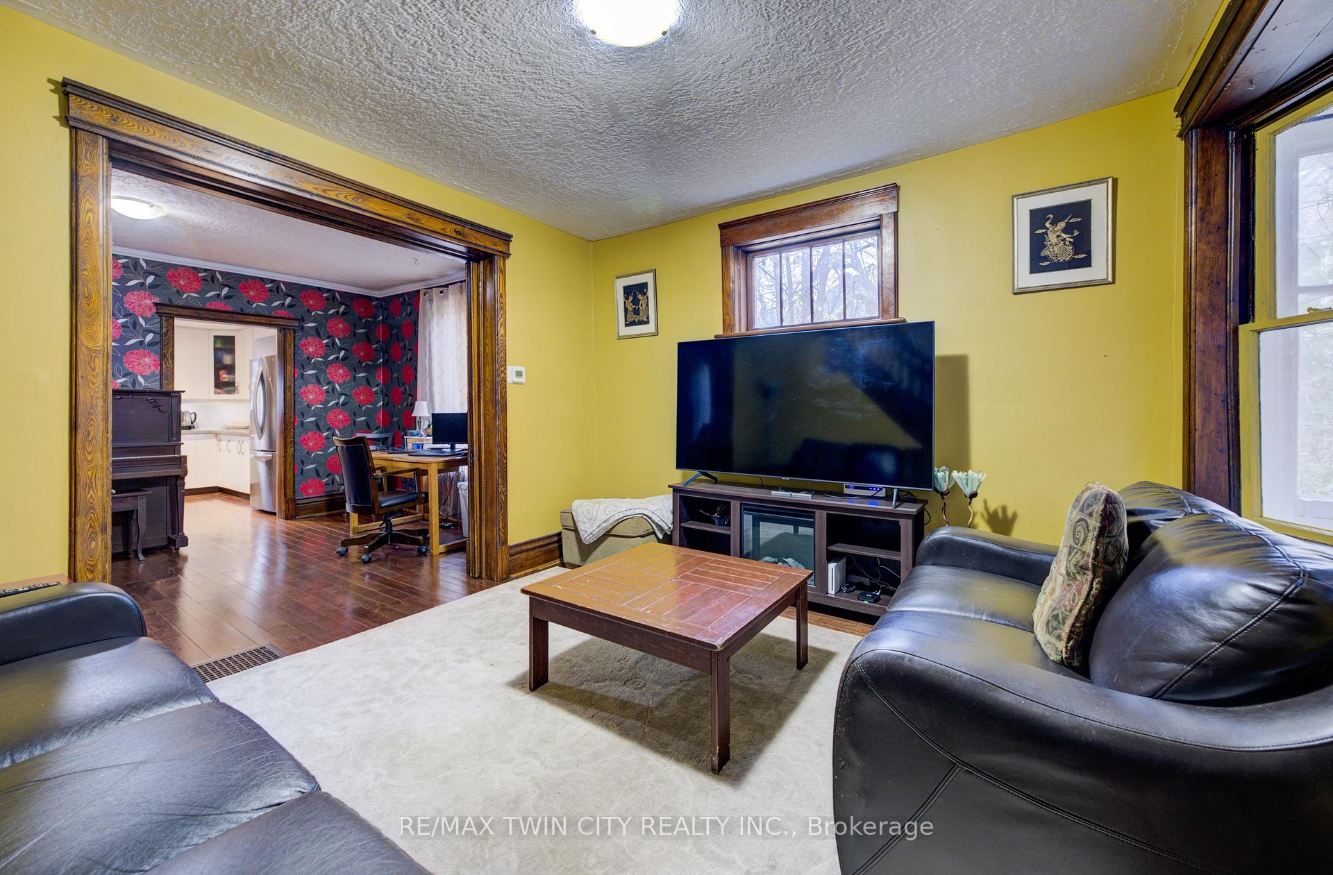 Photo 7 of 118 College Street, Kitchener — HOMEH