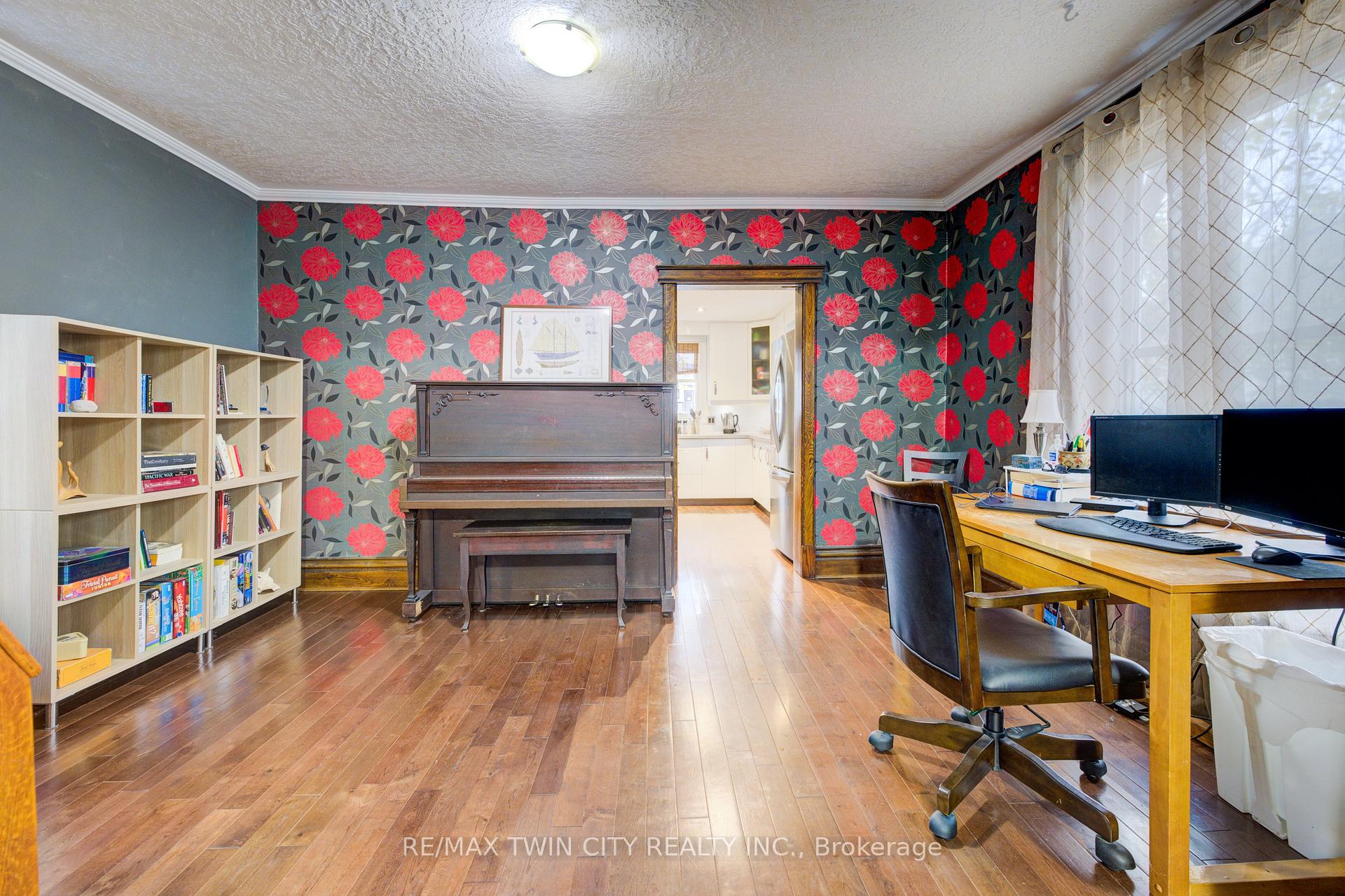 Photo 9 of 118 College Street, Kitchener — HOMEH