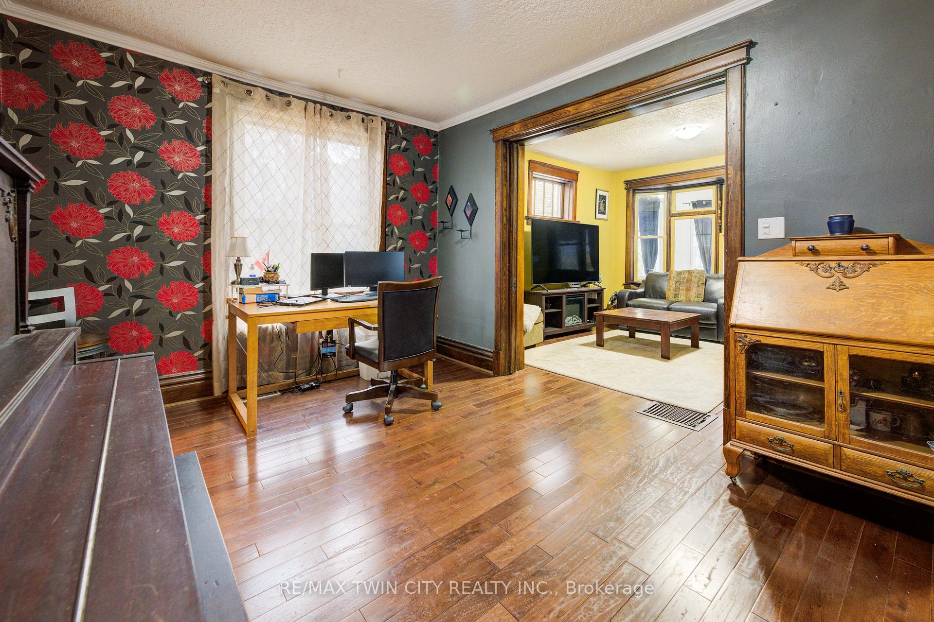 Photo 11 of 118 College Street, Kitchener — HOMEH