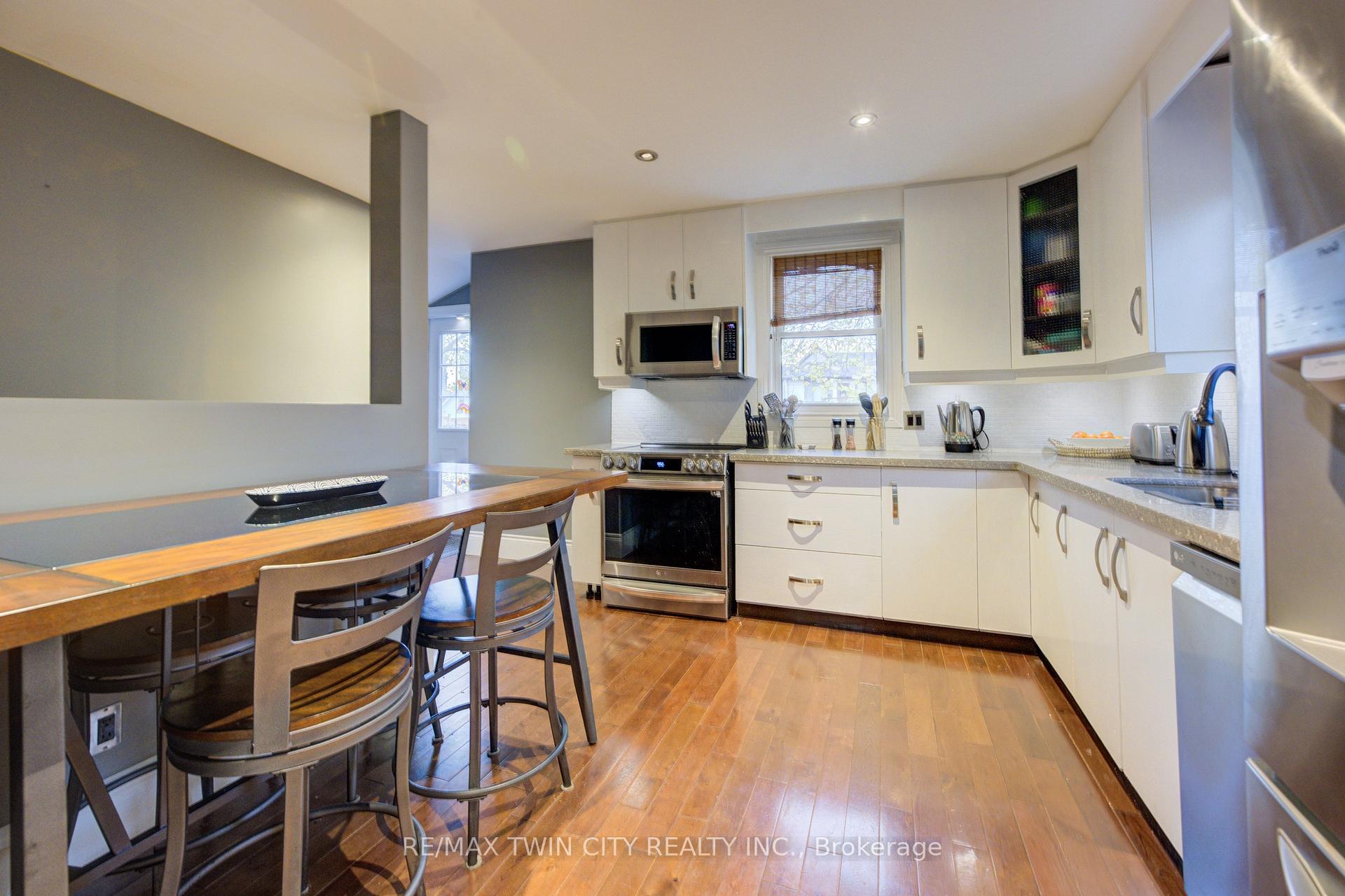 Photo 13 of 118 College Street, Kitchener — HOMEH