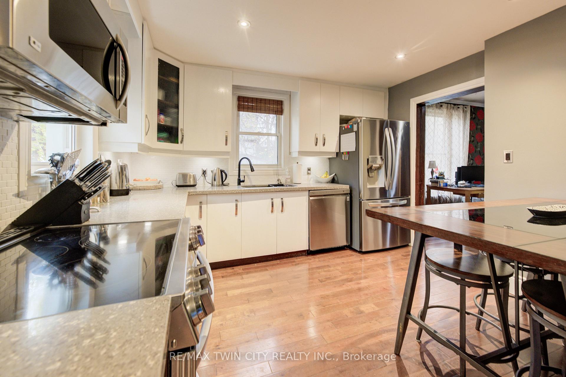 Photo 15 of 118 College Street, Kitchener — HOMEH