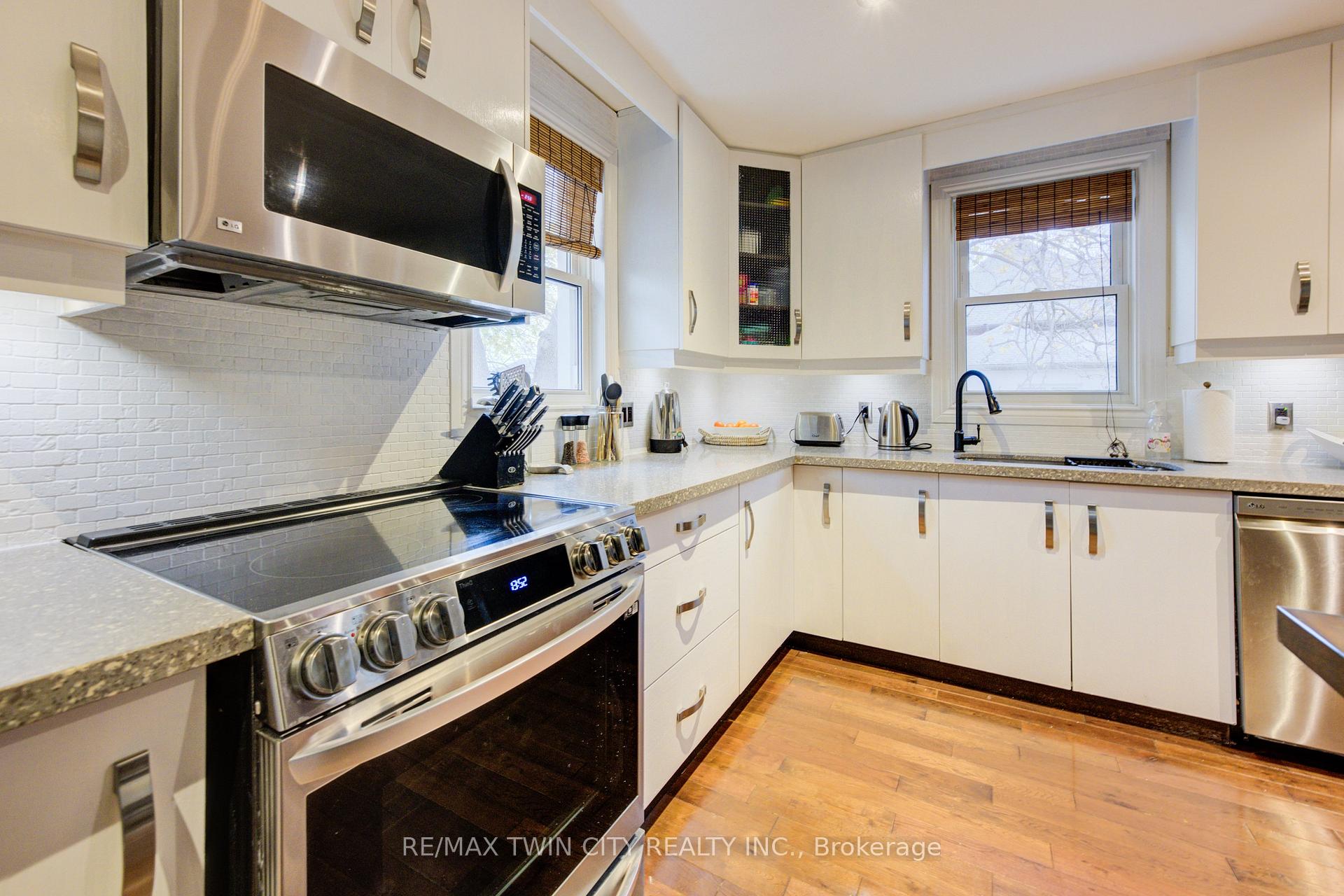 Photo 16 of 118 College Street, Kitchener — HOMEH