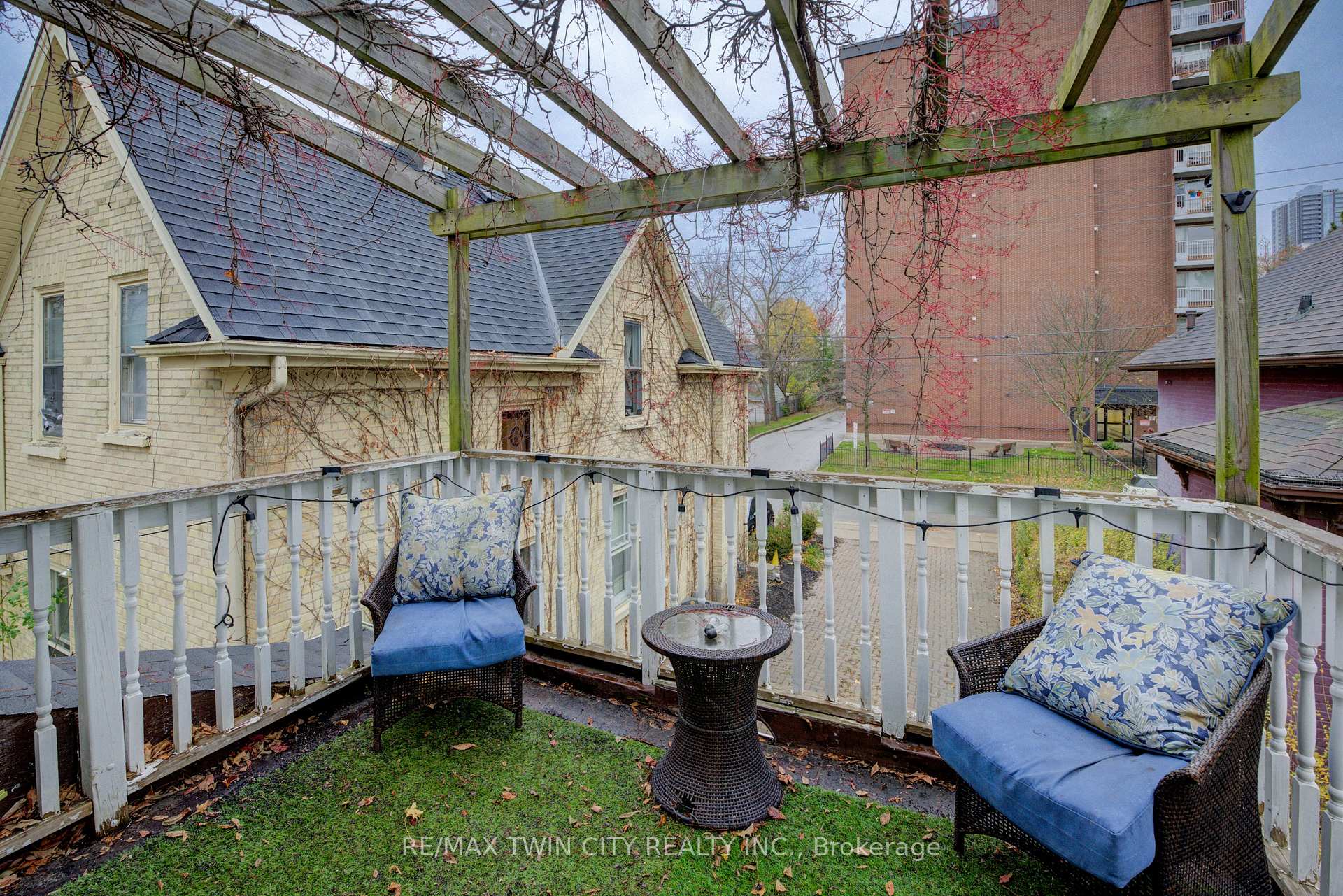 Photo 27 of 118 College Street, Kitchener — HOMEH