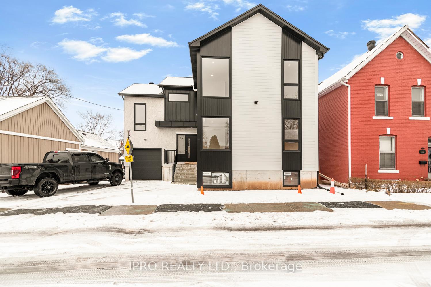 Photo 5 of Unit Main, 34 Crooks Street, Hamilton, Strathcona — HOMEH