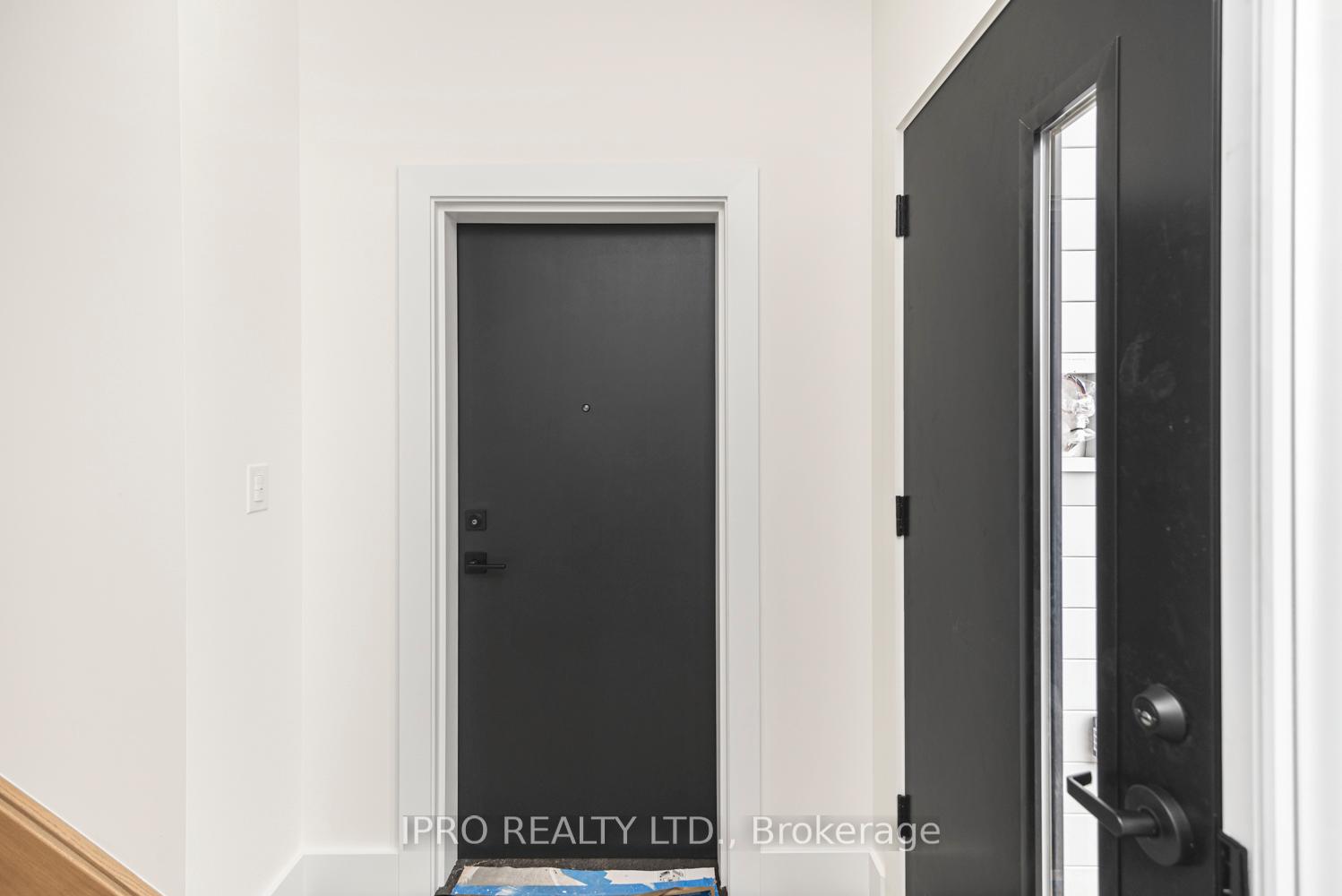 Photo 6 of Unit Main, 34 Crooks Street, Hamilton, Strathcona — HOMEH