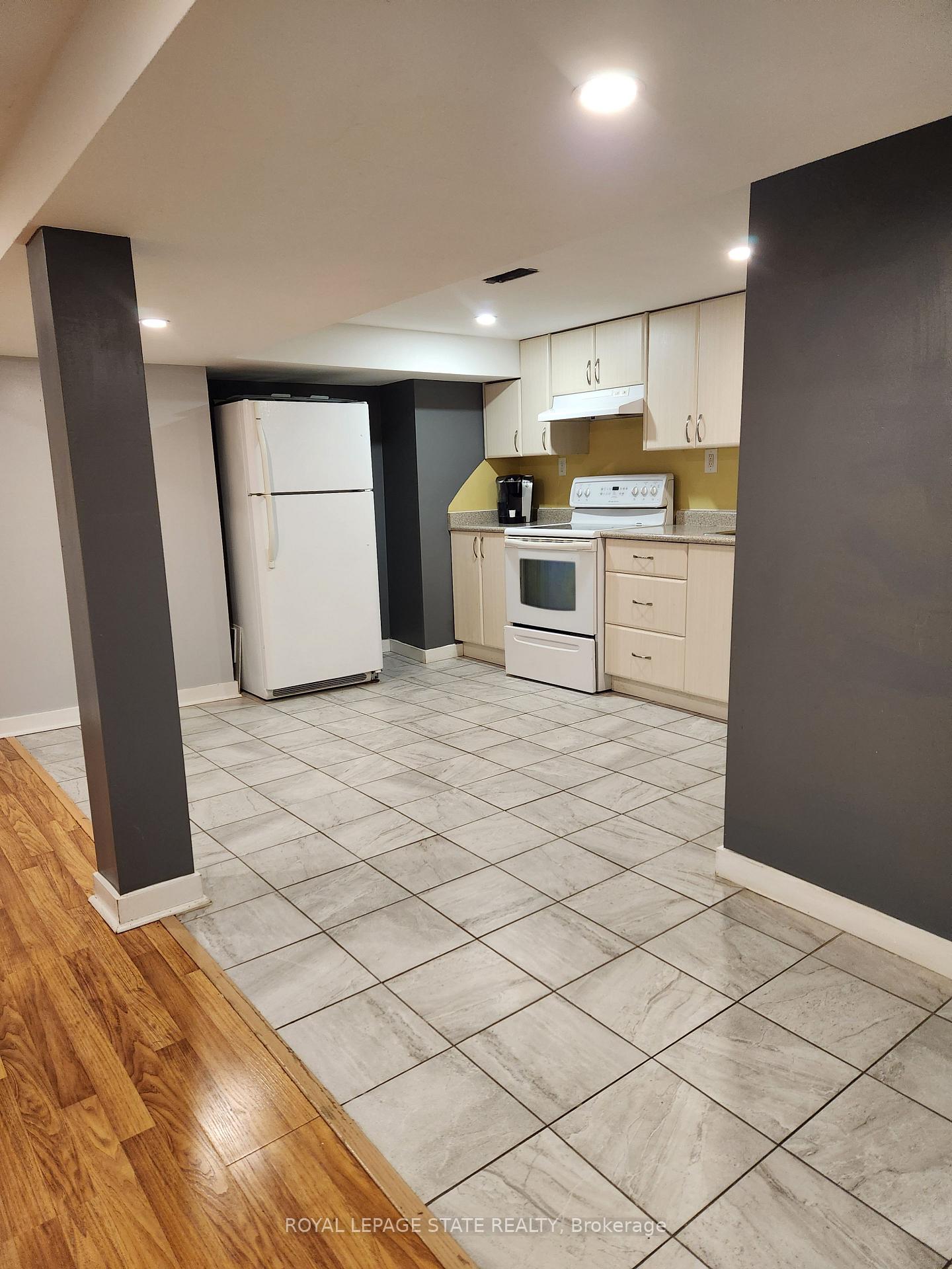 Photo 4 of Unit Lower, 233 Huxley Avenue S, Hamilton, Delta — HOMEH
