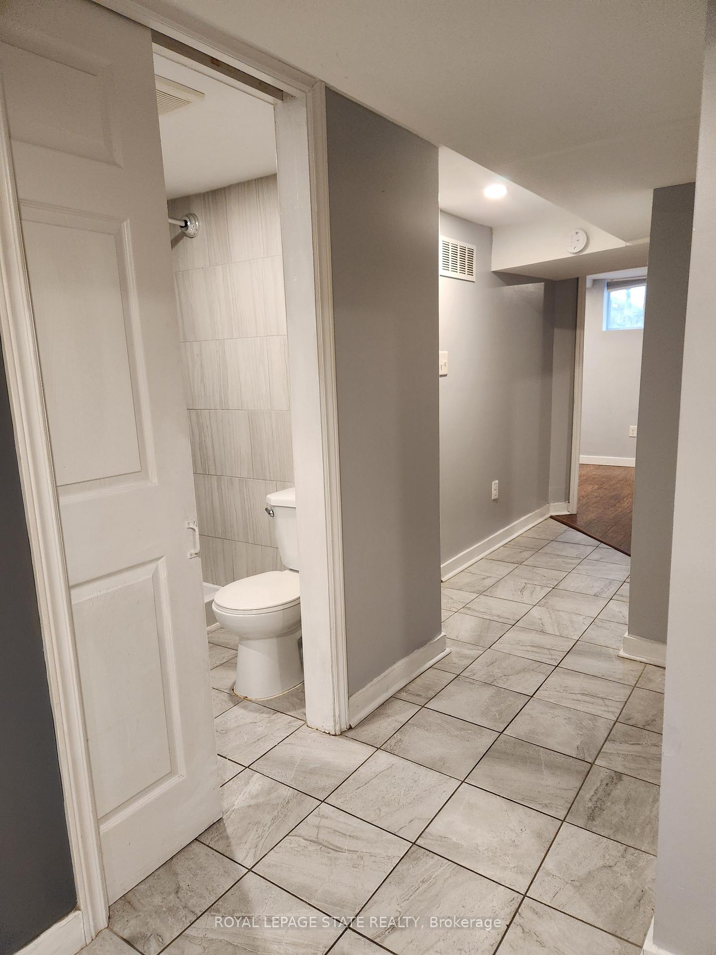 Photo 9 of Unit Lower, 233 Huxley Avenue S, Hamilton, Delta — HOMEH
