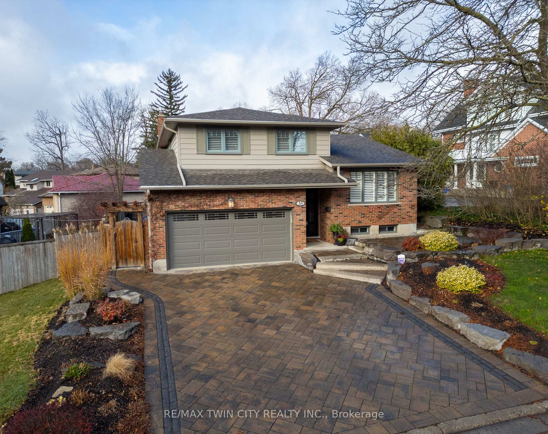 Photo 1 of 33 Woodview Crescent, Kitchener — HOMEH