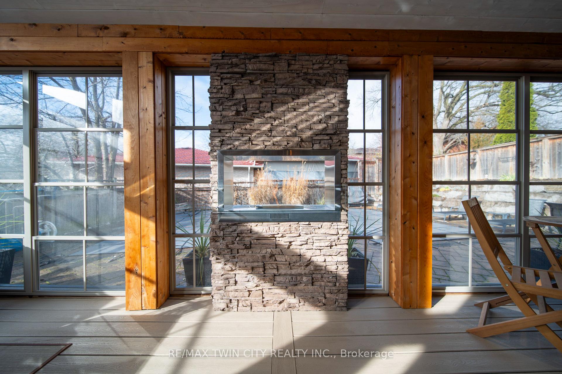 Photo 2 of 33 Woodview Crescent, Kitchener — HOMEH