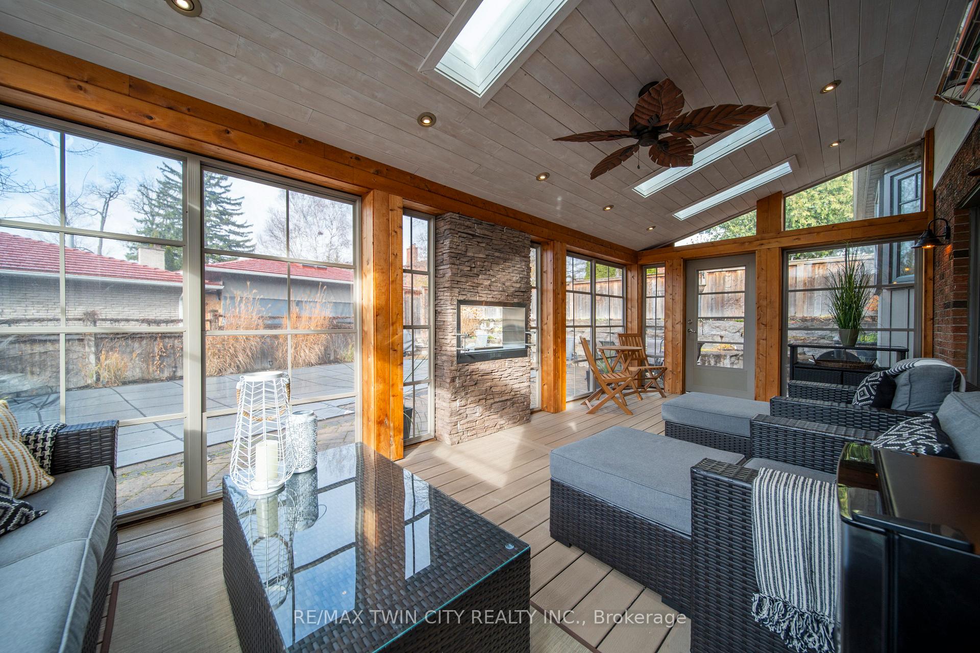 Photo 3 of 33 Woodview Crescent, Kitchener — HOMEH