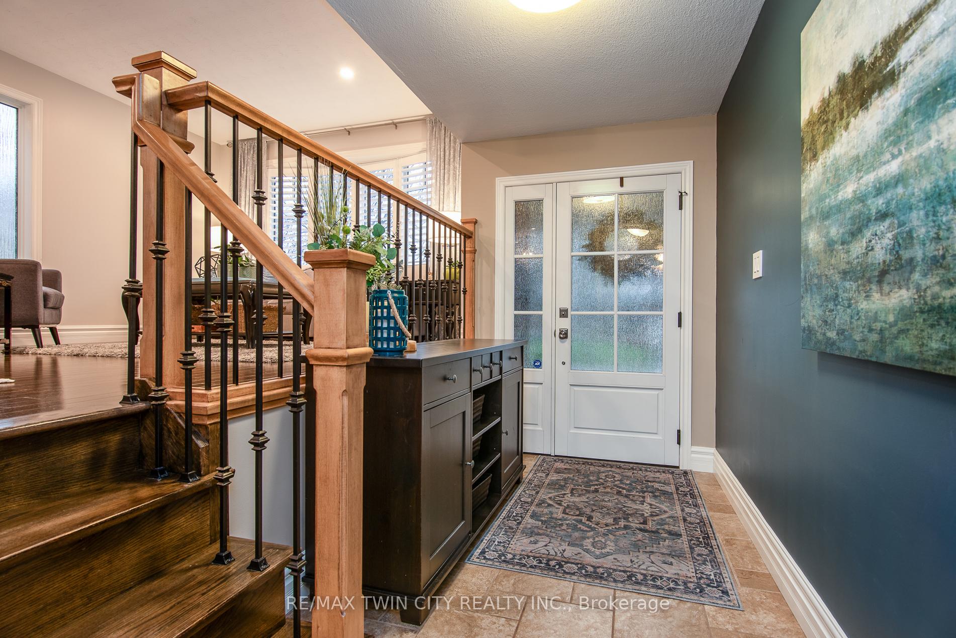 Photo 4 of 33 Woodview Crescent, Kitchener — HOMEH