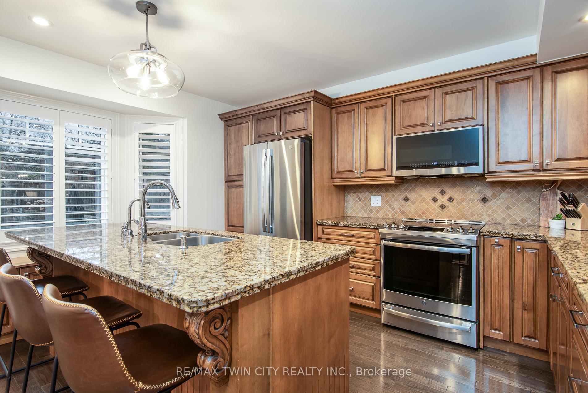 Photo 9 of 33 Woodview Crescent, Kitchener — HOMEH