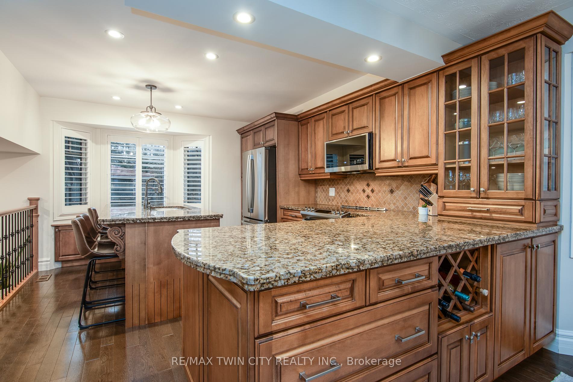 Photo 10 of 33 Woodview Crescent, Kitchener — HOMEH