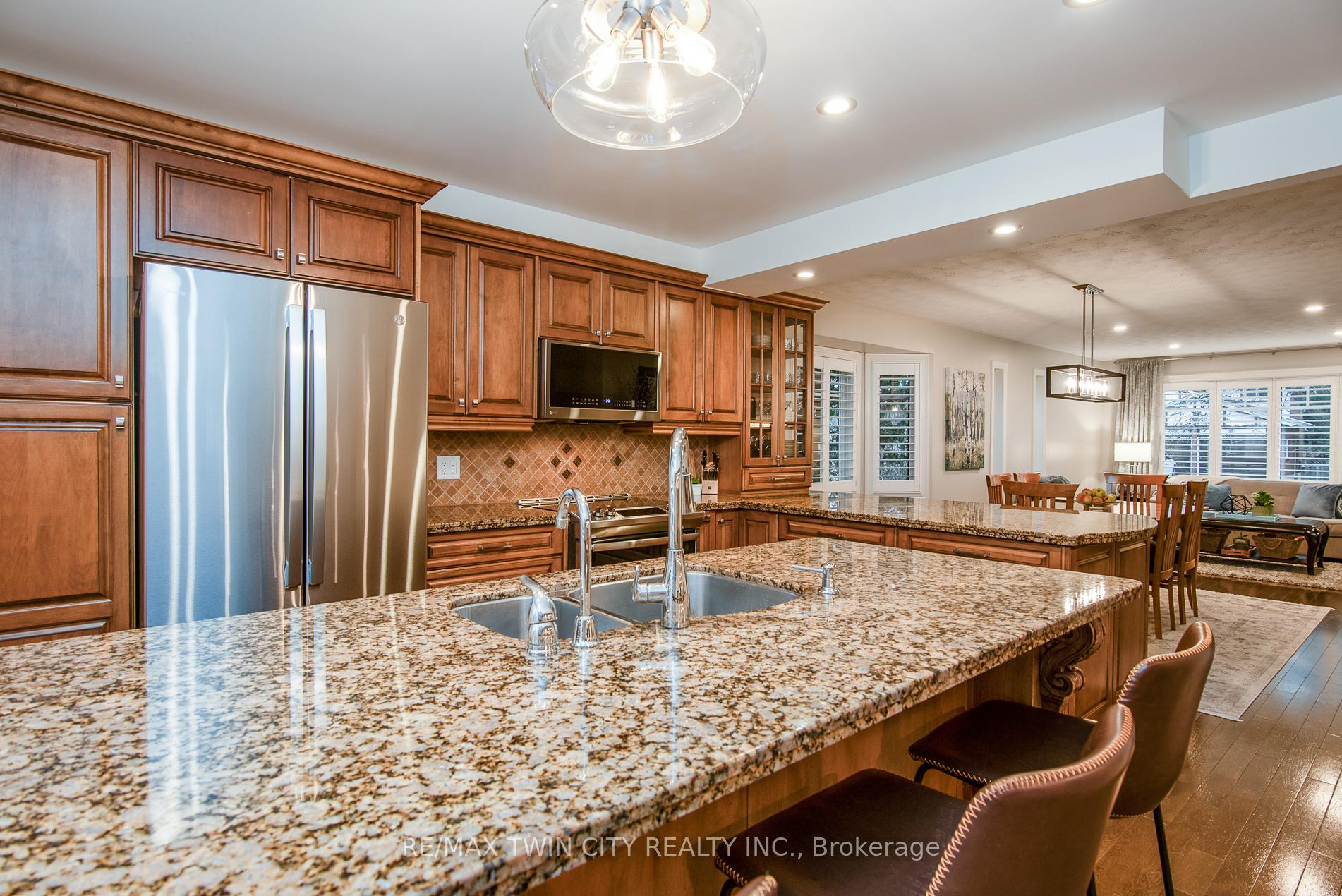 Photo 13 of 33 Woodview Crescent, Kitchener — HOMEH