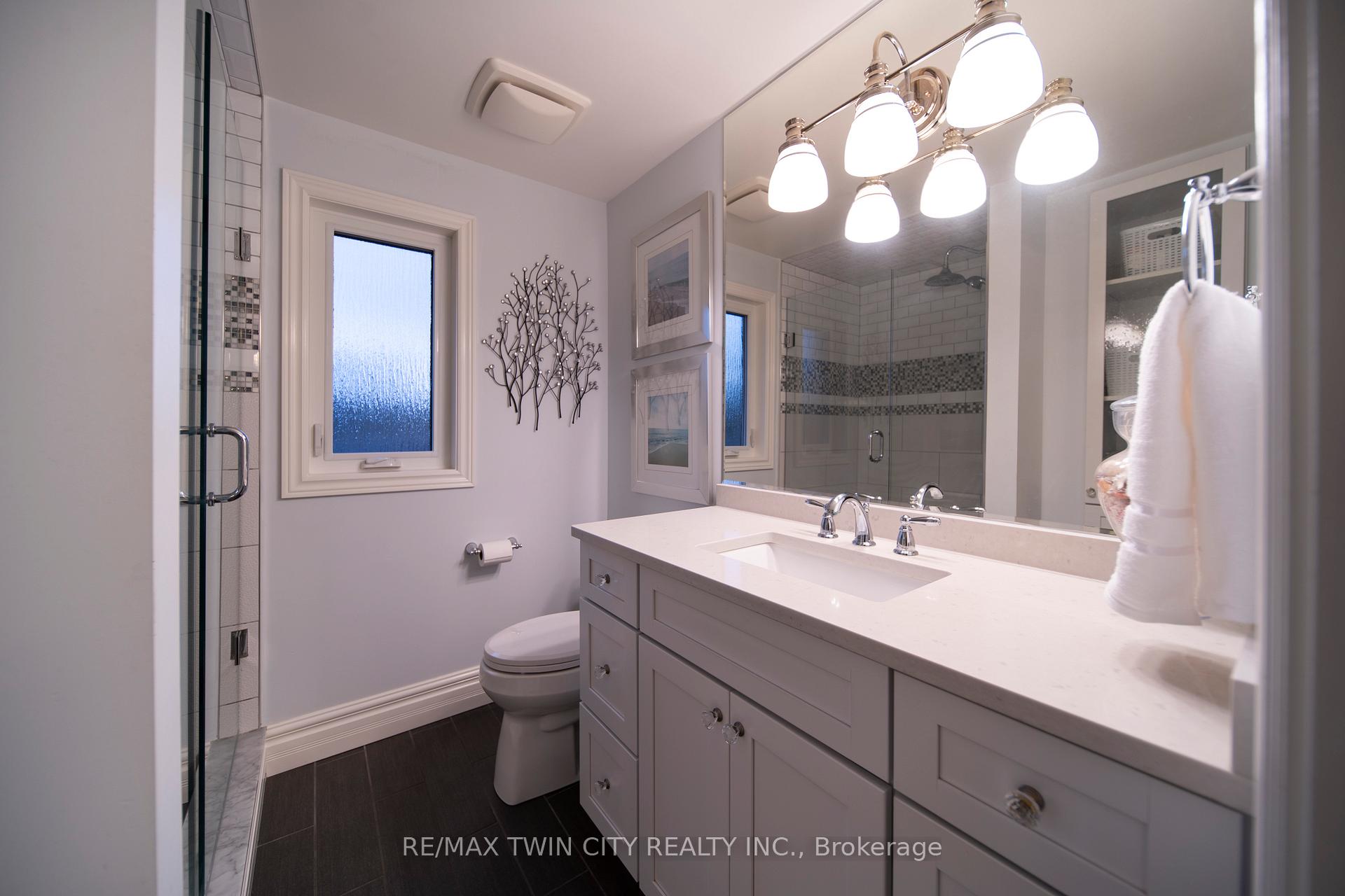 Photo 23 of 33 Woodview Crescent, Kitchener — HOMEH
