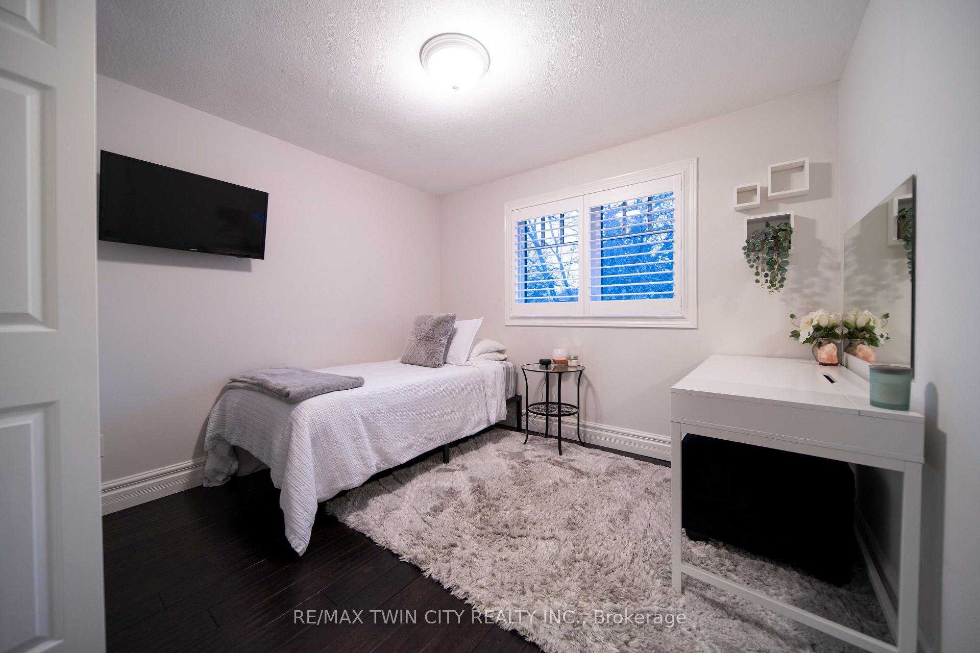 Photo 24 of 33 Woodview Crescent, Kitchener — HOMEH