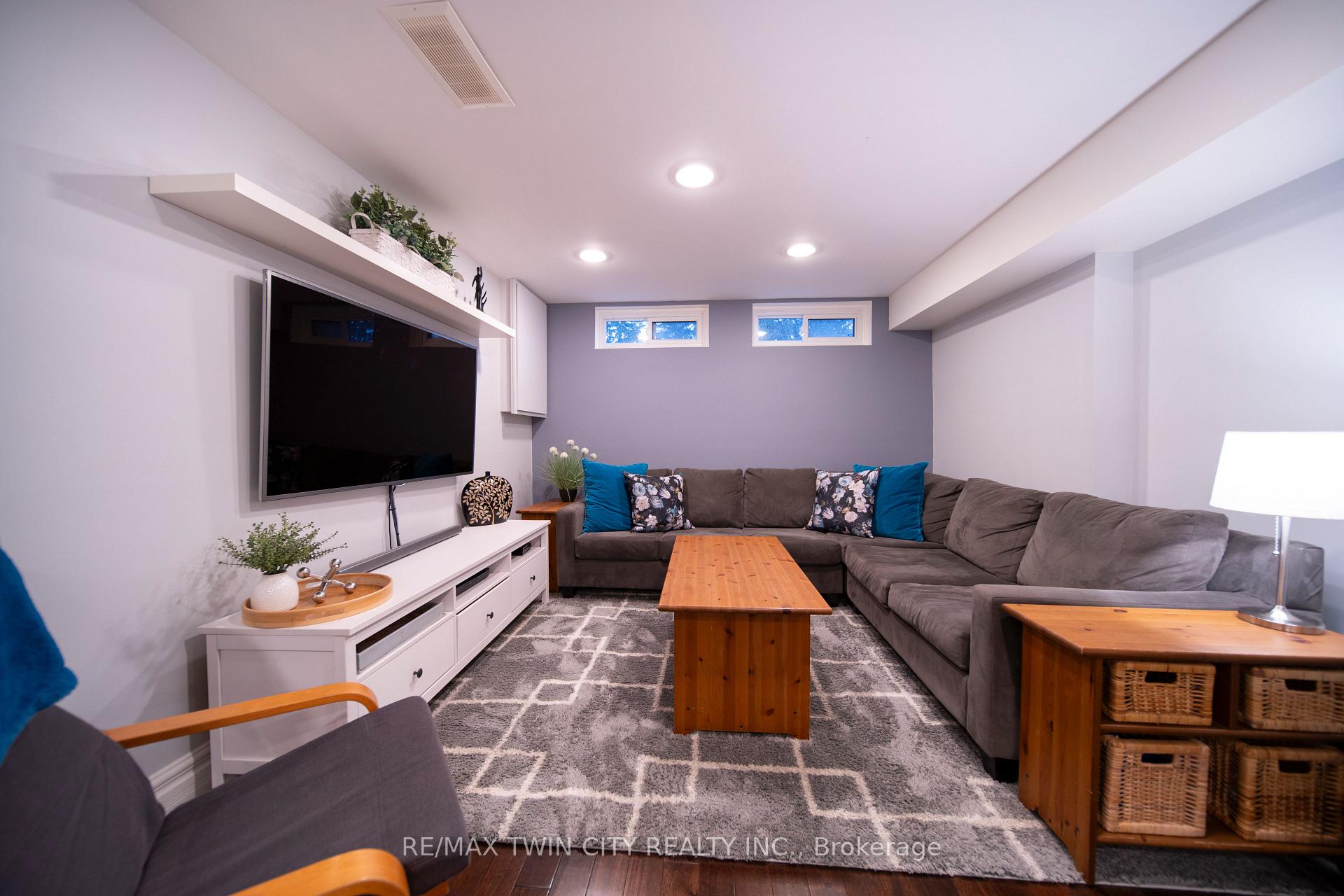 Photo 29 of 33 Woodview Crescent, Kitchener — HOMEH