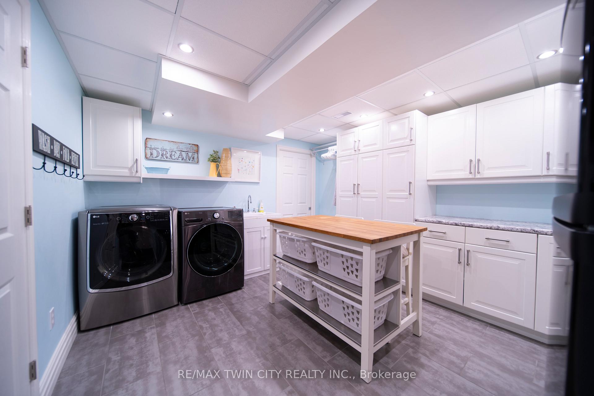 Photo 31 of 33 Woodview Crescent, Kitchener — HOMEH