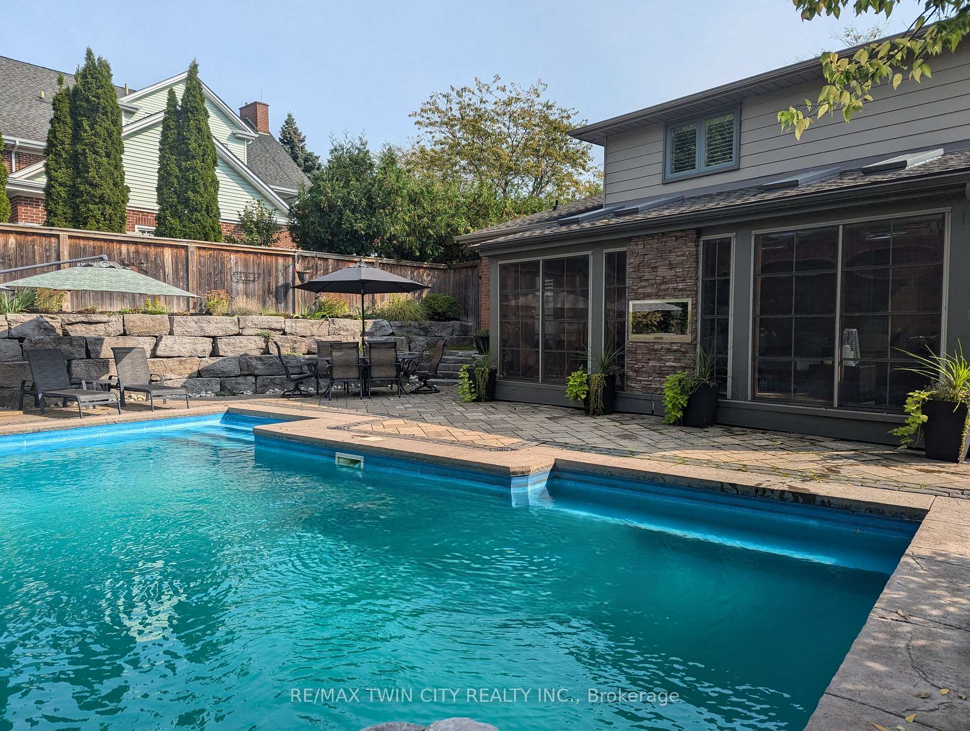 Photo 32 of 33 Woodview Crescent, Kitchener — HOMEH